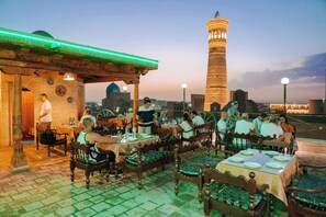 Rooftop terrace - Minorai Kalon Hotel (Bukhara)
