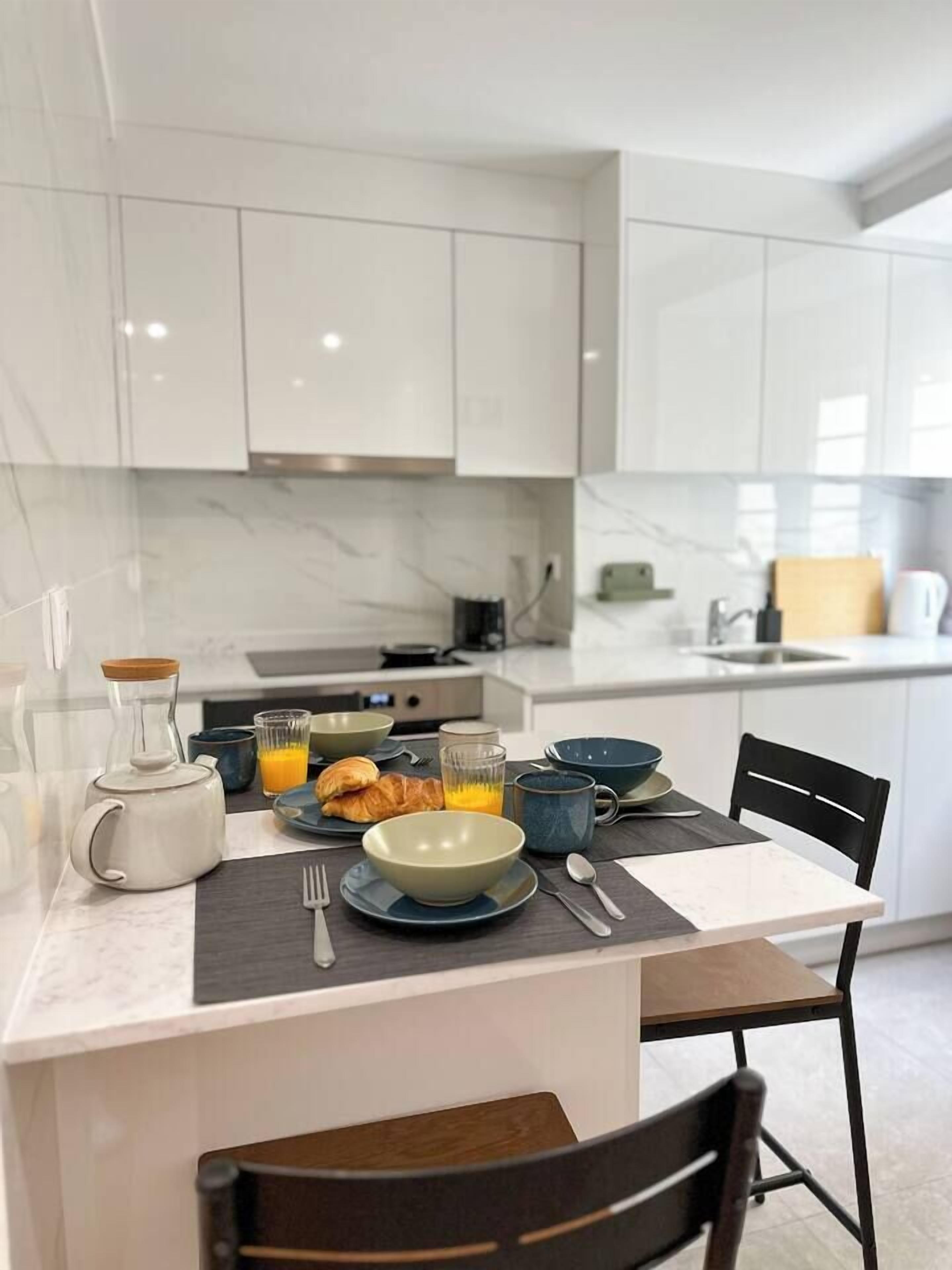 Fridge, microwave, stovetop, cookware/dishes/utensils