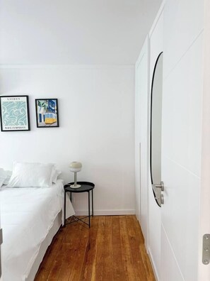 1 bedroom, WiFi, bed sheets - Chiado Hideaway: Comfort in the Heart of Lisbon (Lisbon)