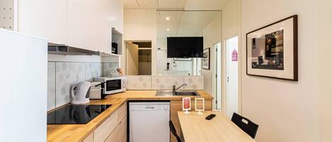 冷蔵庫、電子レンジ、コンロ、食器洗い機