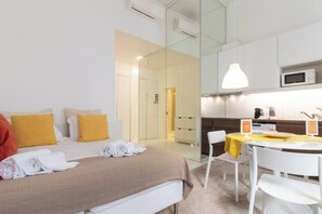 1 slaapkamer, een strijkplank/strijkijzer, wifi, beddengoed