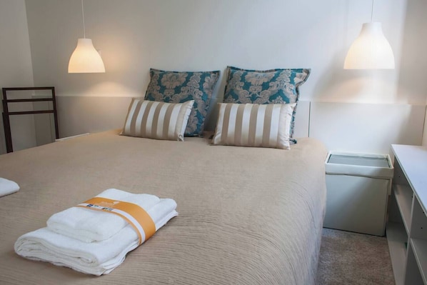 1 chambre, fer et planche à repasser, Wi-Fi, draps fournis