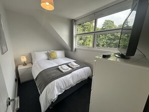 3 間睡房、熨斗/熨衫板、床單