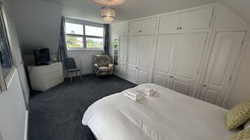 3 chambres, fer et planche Ă repasser, draps fournis