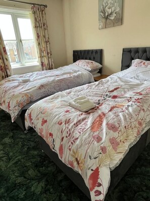 3 chambres, fer et planche Ă repasser, Wi-Fi, draps fournis