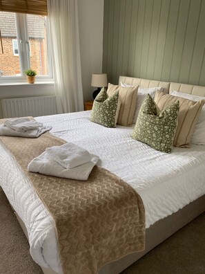 3 bedrooms, desk, iron/ironing board, free WiFi