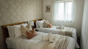 3 bedrooms, desk, iron/ironing board, free WiFi