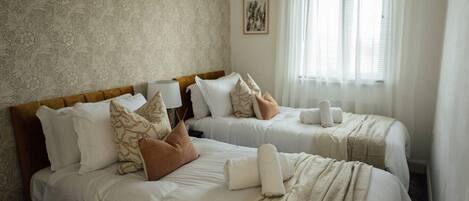 3 chambres, bureau, fer et planche Ă repasser, accĂšs au Wi-Fi (inclus)