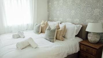 3 bedrooms, desk, iron/ironing board, free WiFi