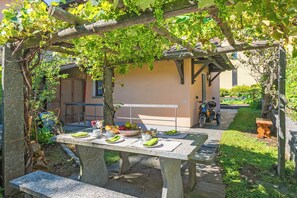 Outdoor dining - Casa Ana - Losone Center (Losone)