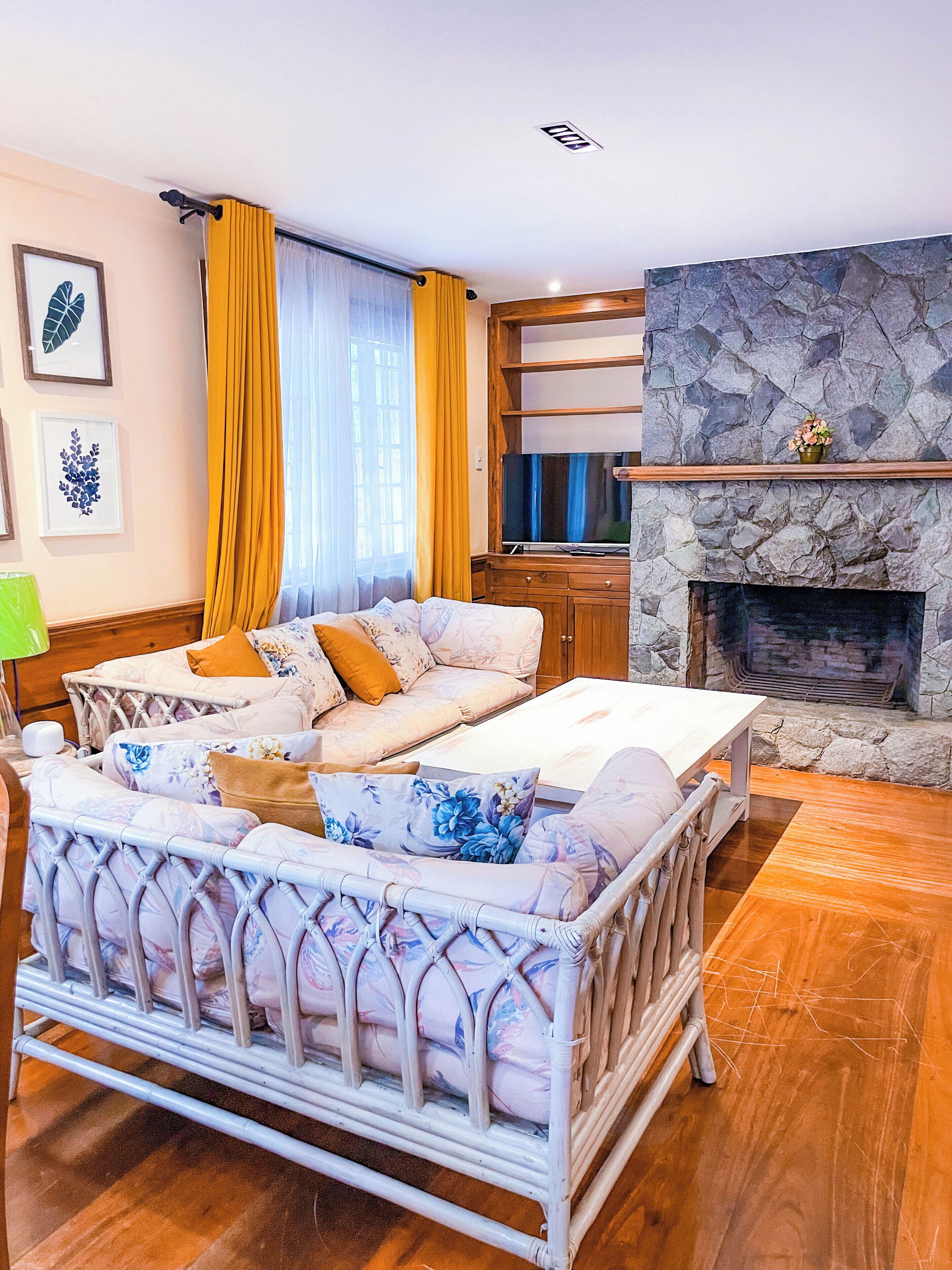 Chalet | Wohnbereich | 24-Zoll-Smart-TV mit Digitalempfang