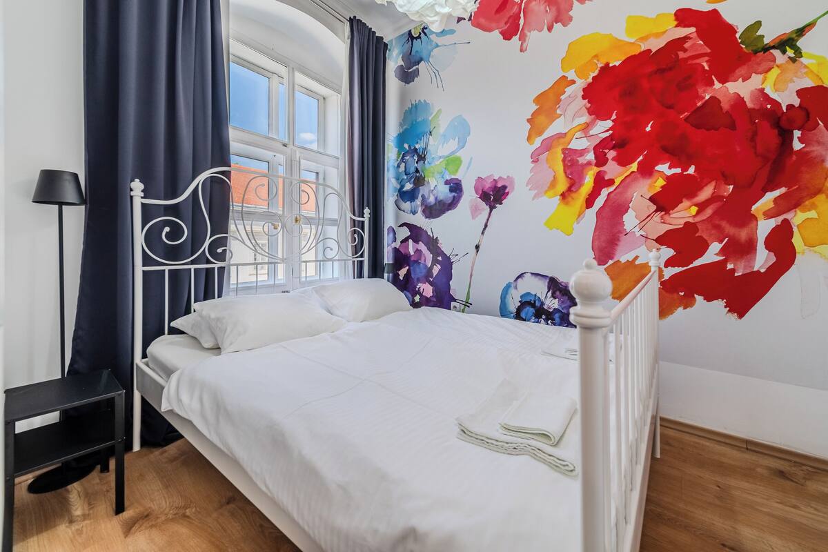 Family Apartment, 1 Bedroom (Old Town Heritage Suite 2) | Free WiFi, bed sheets