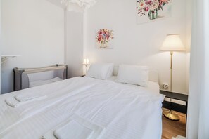 Family Apartment, 2 Bedrooms (Old Town Heritage Suite 1) | Free WiFi, bed sheets