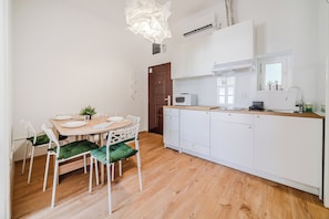 Family Apartment, 2 Bedrooms (Old Town Heritage Suite 1) | Private kitchenette | Fridge, microwave, stovetop, cookware/dishes/utensils