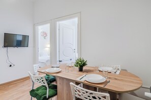 Apartamento família, vários quartos (Old Town Heritage Suite 1) | Opções para refeição