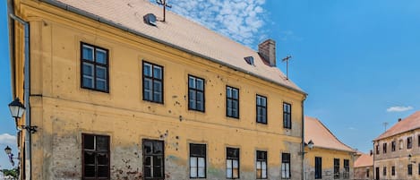 Perhehuoneisto, useita makuuhuoneita (Old Town Heritage Suite 1) | Ulkopuoli