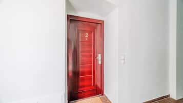 Family Apartment, Multiple Bedrooms (Old Town Heritage Suite 2) | Interior entrance