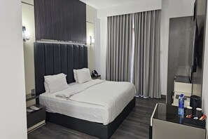 1 bedroom, desk, free WiFi, bed sheets