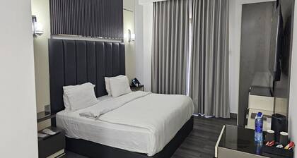 Vues de Sharjah + Chambre King Deluxe|Tulip Escape
