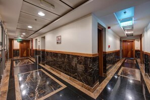 المنشأة من الداخل