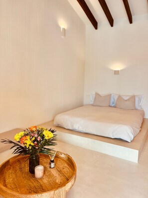 5 bedrooms, iron/ironing board, free WiFi, bed sheets