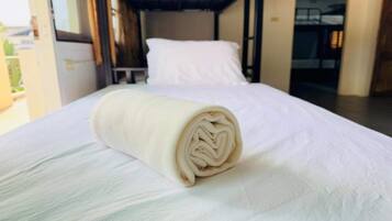 1 bedroom, desk, free WiFi, bed sheets
