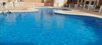 Indbydende feriehus med pool