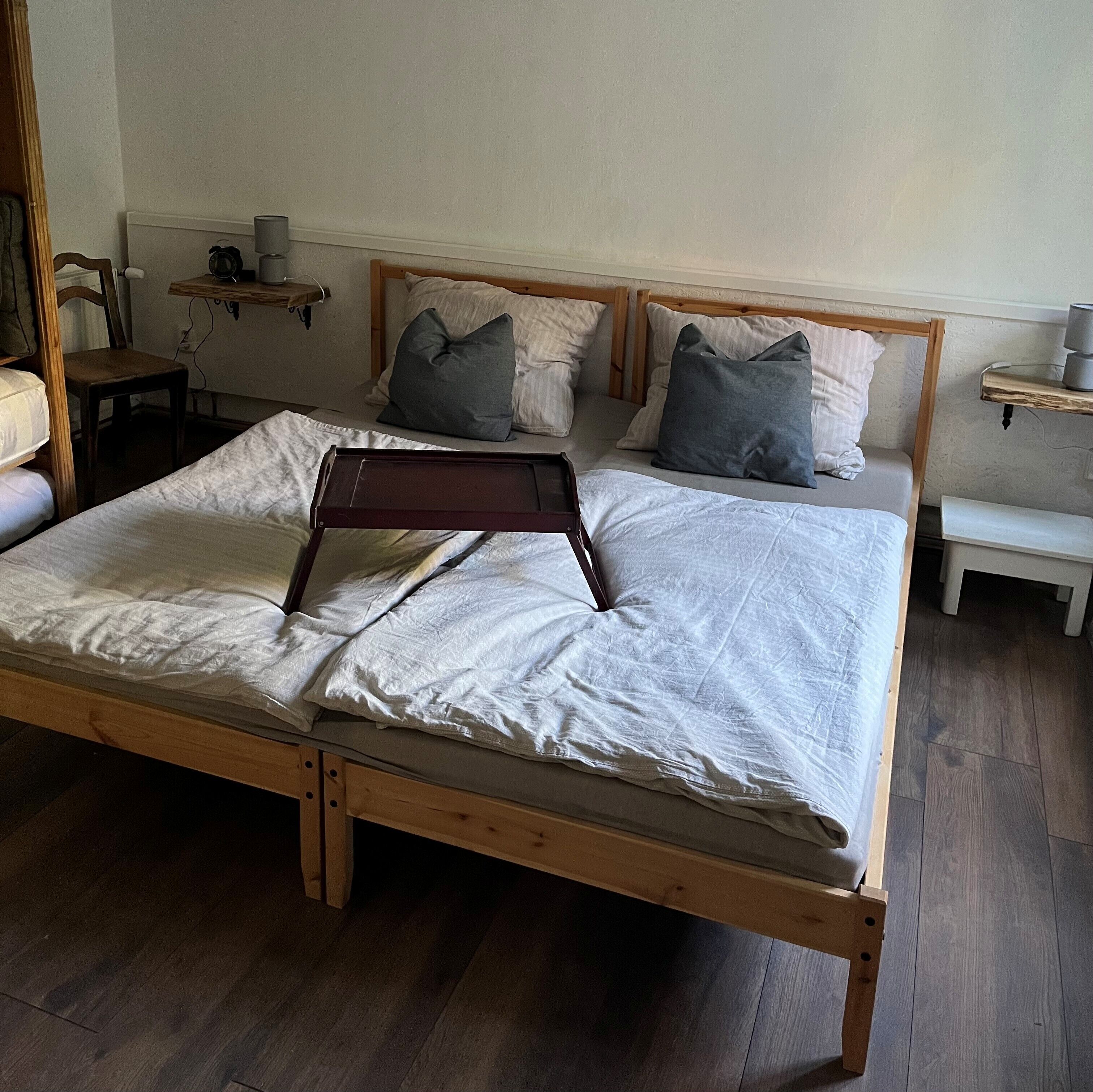 2 habitaciones, tabla de planchar con plancha, internet y ropa de cama 