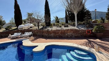 Piscina all'aperto, una piscina riscaldata