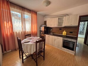 Oven - Sunny Day 7 (Burgas)