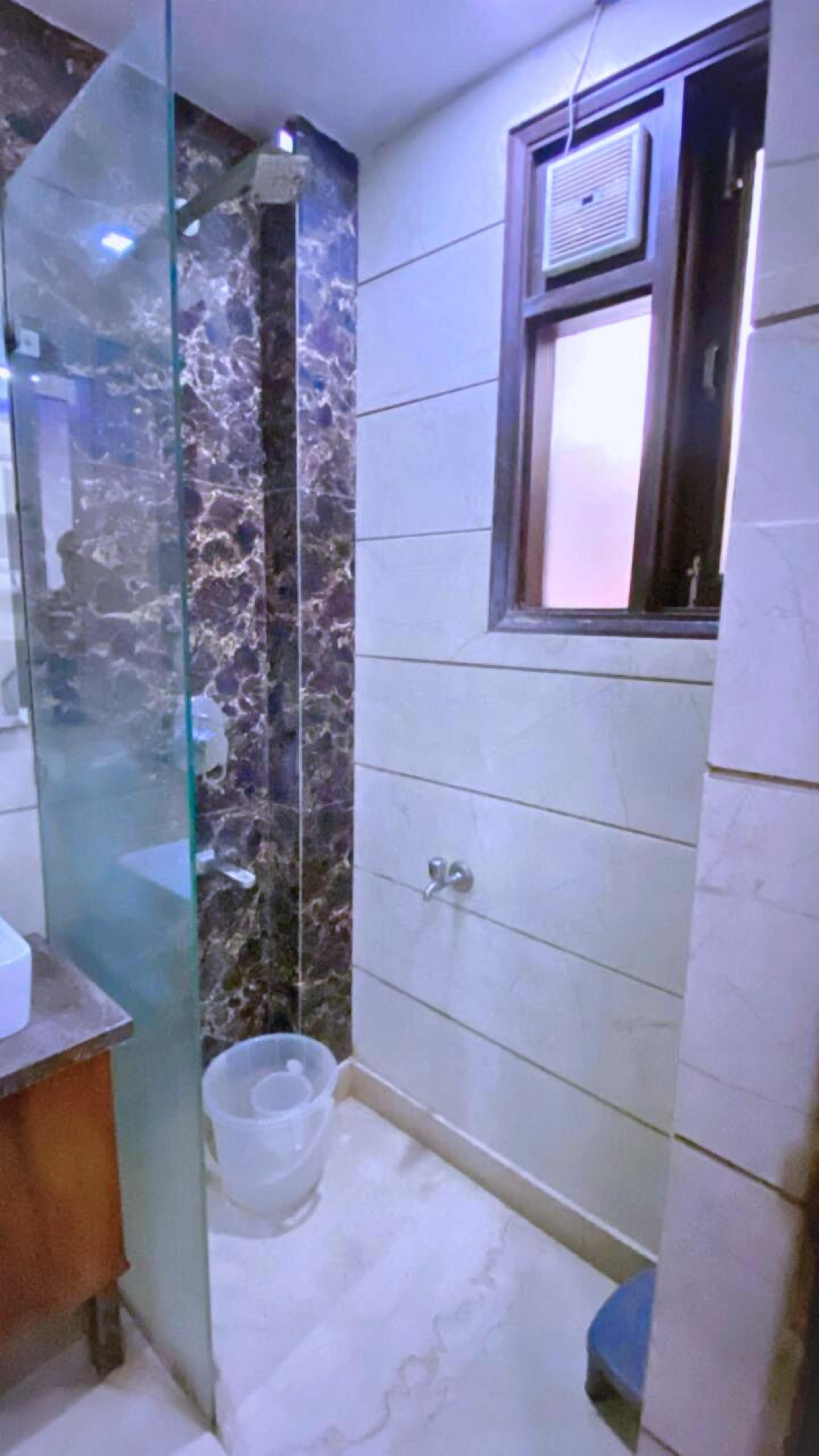 Doccia, set di cortesia firmato, asciugacapelli, accappatoio