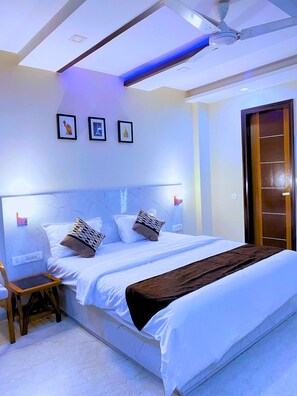 Deluxe Room | Soundproofing, free WiFi - Cassava Stay (New Delhi)