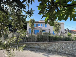 ا�لمنشأة من الخارج