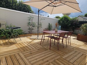 Outdoor dining - Vineyard and Chateau Stay Vouvray (Vouvray)