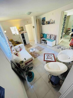 Books - Laniakea small apartment in shared house (Risan)