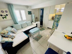 Books - Laniakea small apartment in shared house (Risan)