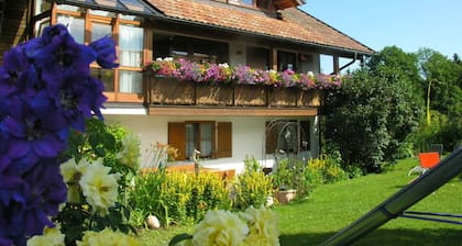 Ferienwohnung 'Eiche' mit Bergblick, gemeinsamer Terrasse und WLAN