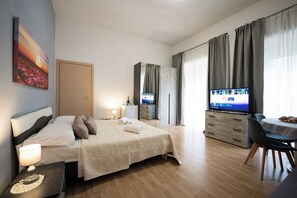 4 chambres, fer et planche à repasser, Wi-Fi, draps fournis