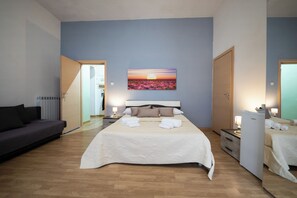 4 bedrooms, iron/ironing board, WiFi, bed sheets - HOME Joséphine, a stone's throw from the Palace, Garden,parking,Kitchen, (Caserta)