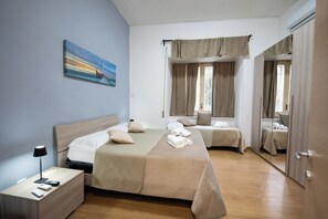 4 bedrooms, iron/ironing board, WiFi, bed sheets