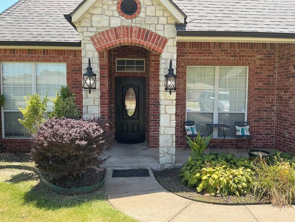 Exterior detail - The Gathering-Spacious 6 Bedroom, The Gathering-Spacious 6 Bedroom (Del City)