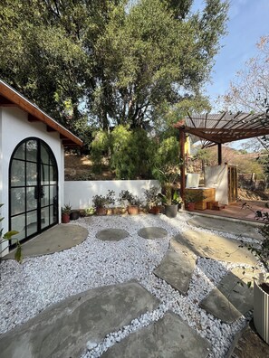 Terrace/patio - Heavenly Tree Spa - Treehouse Crystal Spa in Topanga Canyon (Topanga)