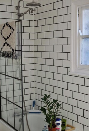 Hair dryer, towels, soap, toilet paper - Calm relaxing seaside stay in Ramsgate. With sea view. (Ramsgate)