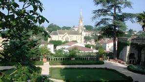 المنطقة المحيطة بالمنشأة