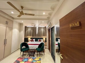 Super Deluxe Room With Balcony 103 | Wifi gratis 