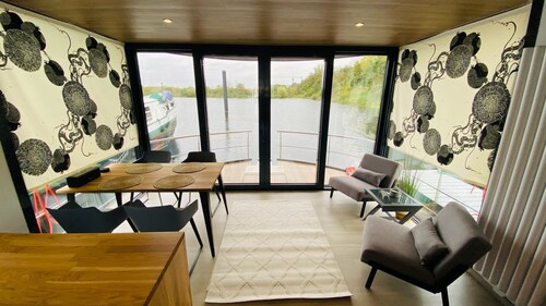 Stylische Ferienwohnung/Ferienhaus auf einem Hausboot/Yacht Nähe Roermond (NL)