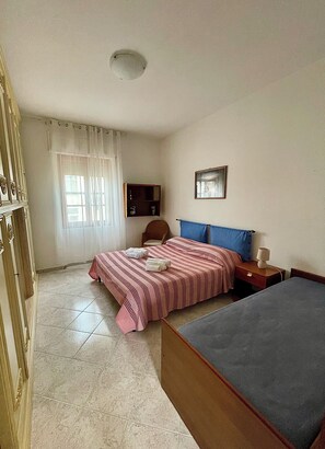 2 bedrooms, iron/ironing board, bed sheets - Mistral's House - Apartment in the heart of Alghero (Alghero)