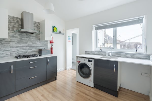 Microwave, oven