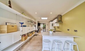 Micro-ondes, four, plaque de cuisson, lave-vaisselle