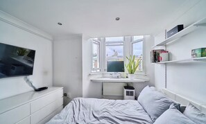 2 chambres, fer et planche à repasser, draps fournis